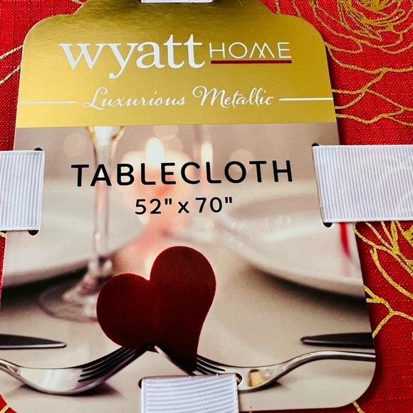 🌹Tablecloth Gold Roses 🌹 - Picture 2 of 3